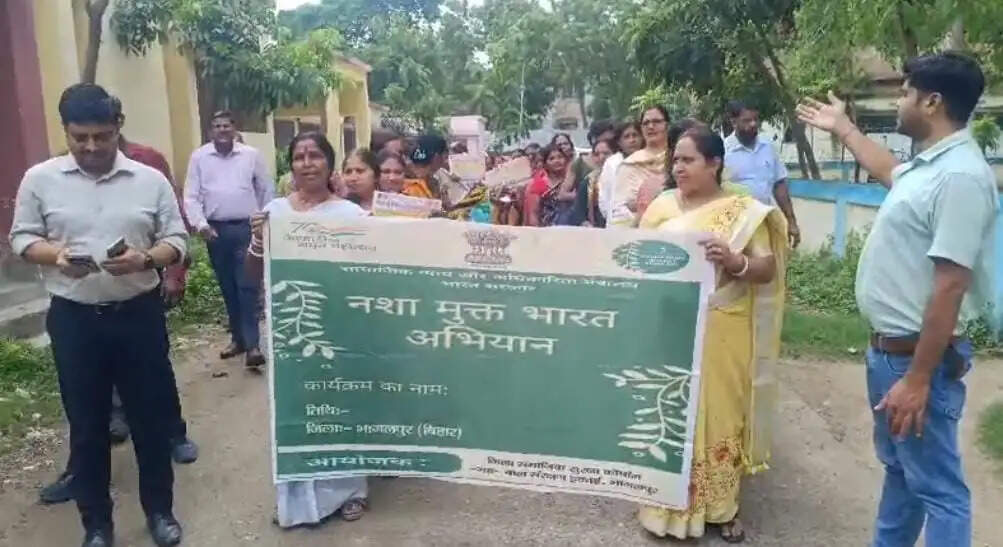 नशा मुक्ति जागरूकता अभियान, नुक्कड़ नाटक के माध्यम से दिया गया स्वस्थ जीवन का संदेश