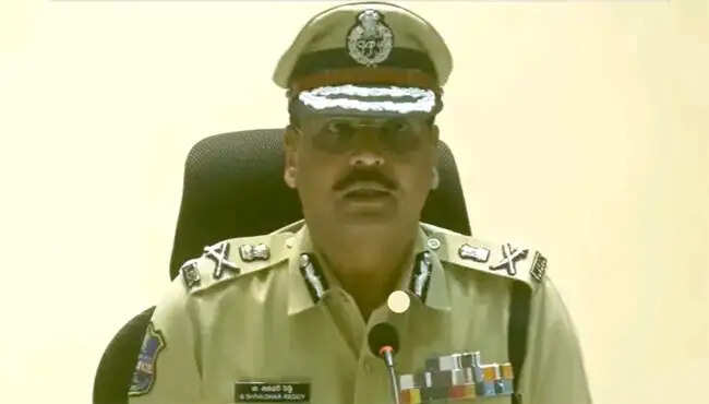 तेलंगाना में चार माओवादियों ने किया आत्मसमर्पण