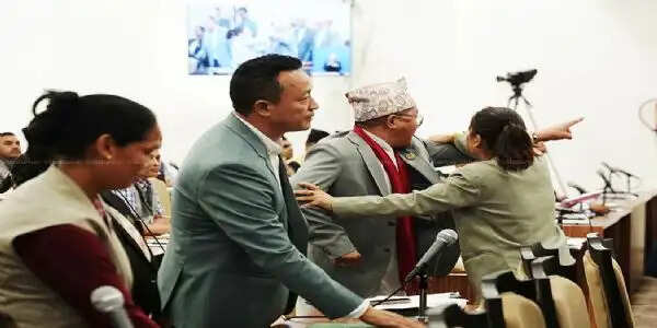 नेपाल संसद में सत्तापक्ष के सांसद की टिप्पणी से नाराज विपक्षी सांसदों का हंगामा