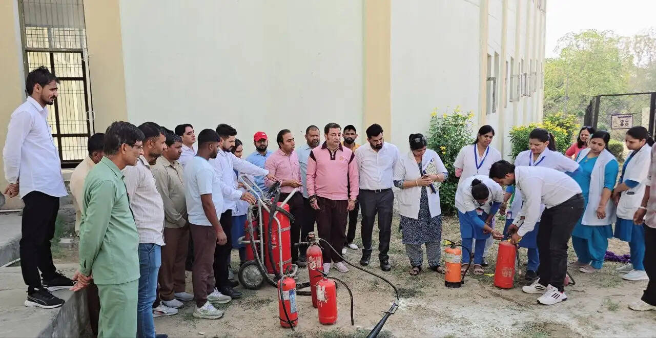 जींद : नागरिक अस्पताल में फायर सेफ्टी पर माॅक ड्रिल