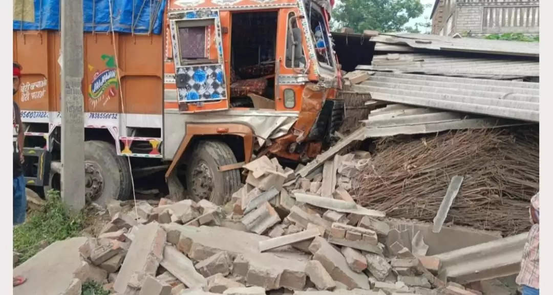 हाइड्रा में टोचन दुग्ध वैन में ट्रक ने मारी टक्कर, चालक और उप चालक की मौत