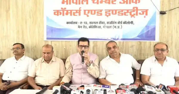 भोपाल में 30 हजार कारोबारियों पर कार्रवाई की तैयारी, नोटिस के विरोध में उतरा चैंबर ऑफ कॉमर्स, सीलिंग रोकने की मांग