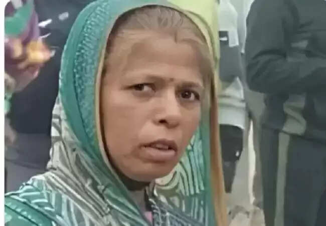 मप्र सरकार आंगनवाड़ी के 20 बच्चों को मधुमक्खियों के हमले से बचाकर खुद की जान गंवाने वाली कंचनबाई के परिवार को देगी चार लाख की सहायता