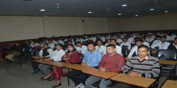 प्रदूषण चरम पर है संभल जाइए,बॉडी बनाना छोड़ एंटीबॉडी बनाइए: पंकज प्रसून