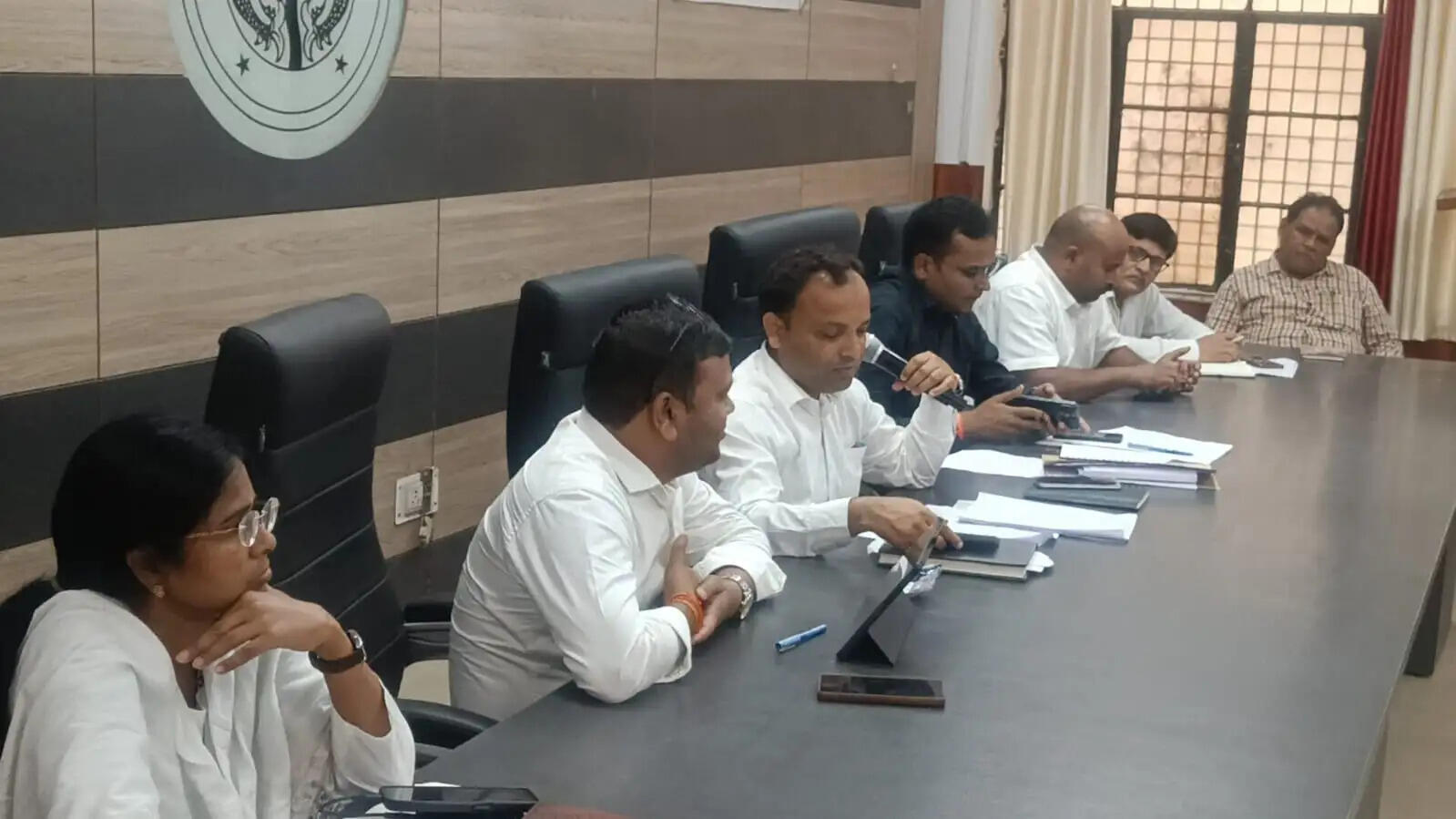 राजस्व कार्यों में लापरवाही पर एसडीएम सख्त, समयबद्ध निस्तारण के दिए निर्देश