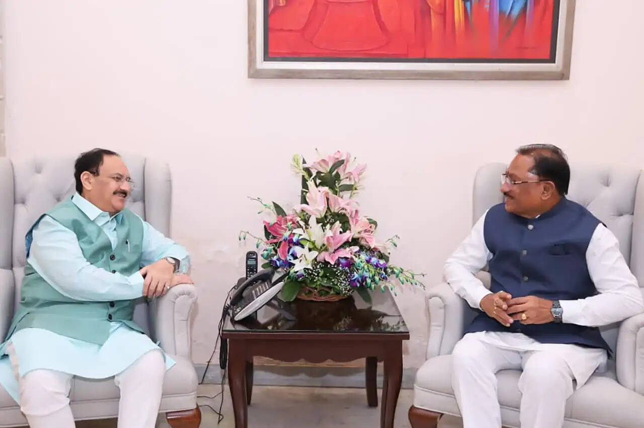 छत्तीसगढ़ में स्वास्थ्य सेवाओं के विस्तार और सुदृढ़ीकरण को लेकर केंद्रीय स्वास्थ्य मंत्री से हुई मुख्यमंत्री साय की चर्चा