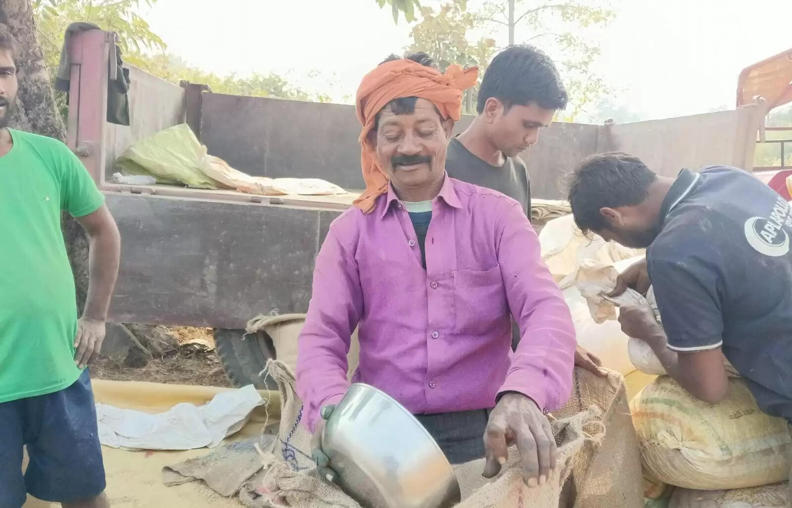 समय पर भुगतान, मजबूत भविष्य: किसान दुर्गाप्रसाद के चेहरे पर आत्मविश्वास और संतोष की मुस्कान