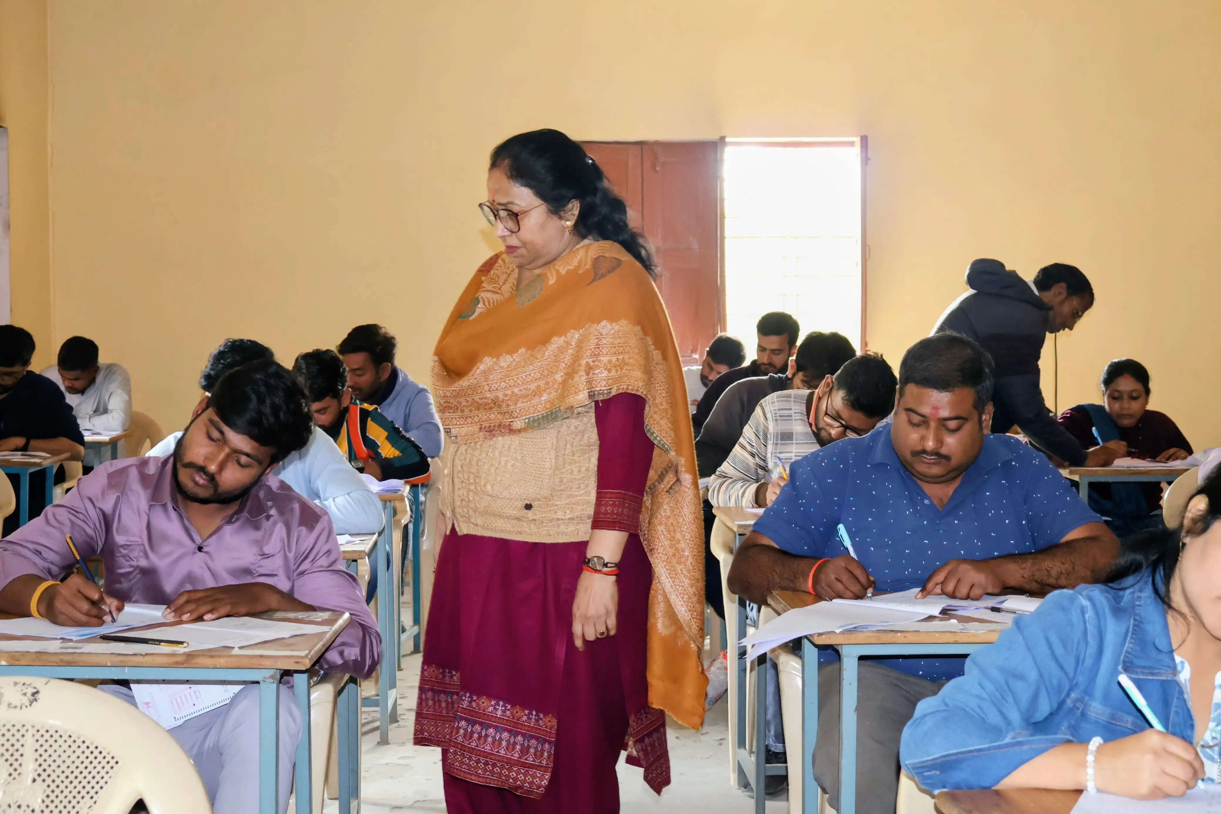 तीन जिलों के 18 केंद्रों पर एलएलबी सेमेस्टर परीक्षा शुरू