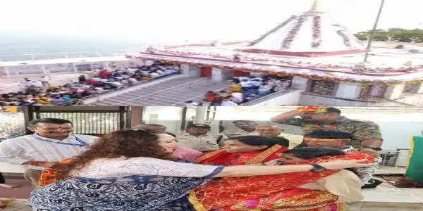 मैहर में मां शारदा के दरबार में उमड़ा आस्था का सैलाब,&nbsp;लाखाें&nbsp;श्रद्धालुओं ने किए दर्शन