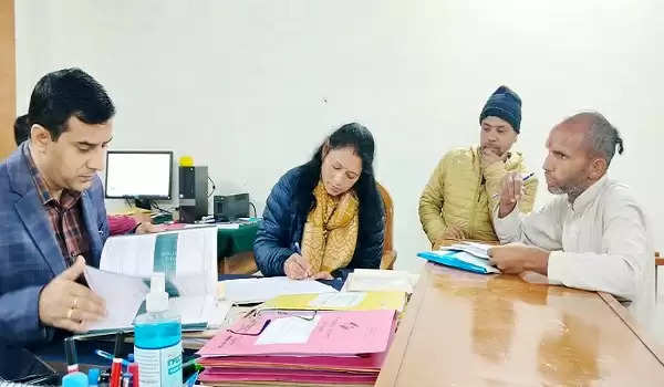 लोकसभा चुनाव : गढ़वाल लोकसभा से दूसरे दिन सात नामांकन पत्र लिए गए