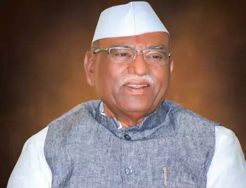 राज्यपाल ने दिव्यांग विश्वविद्यालय के कुलगुरु डॉ. देवस्वरूप को पद से हटाया
