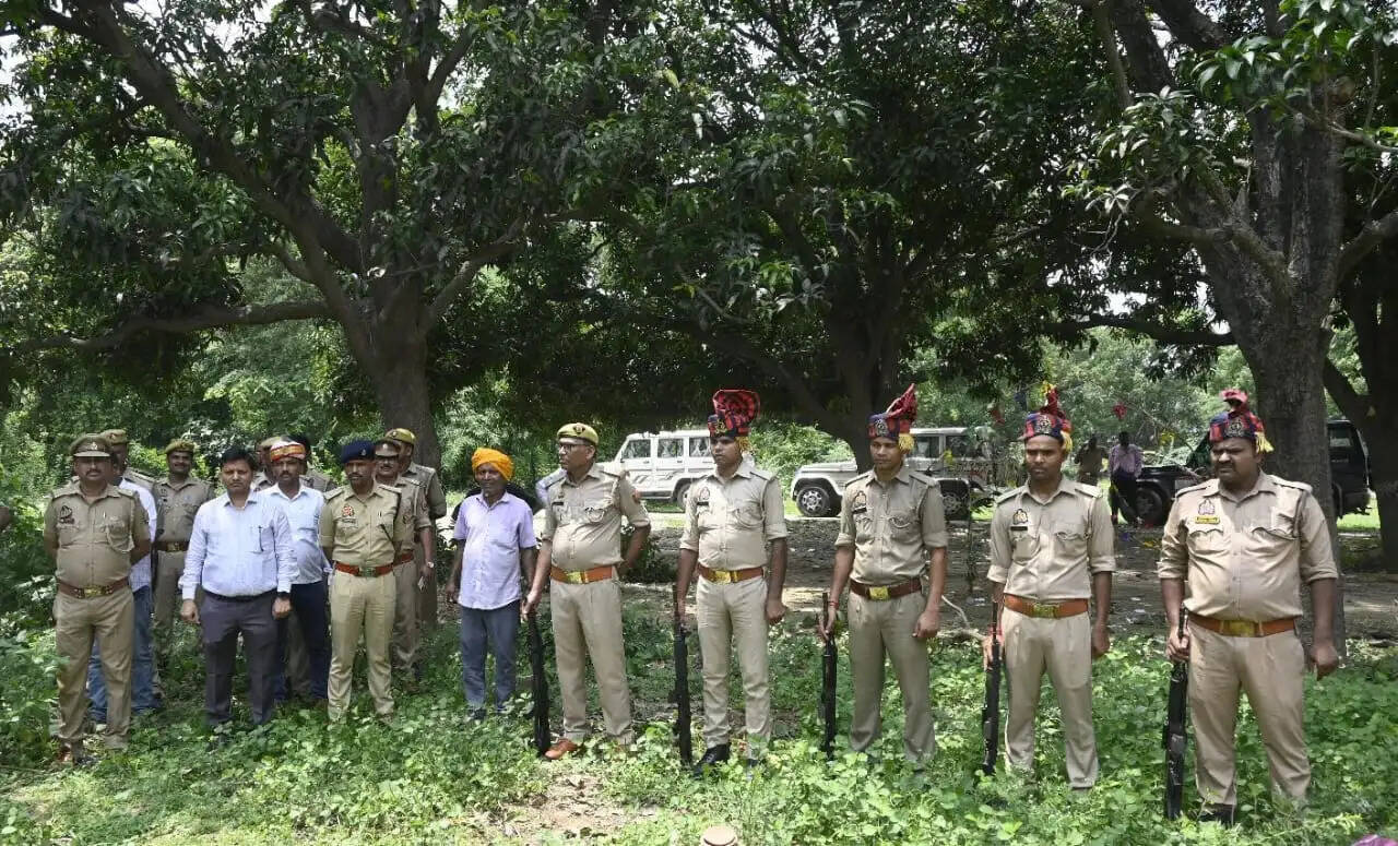 लोकतंत्र सेनानी राम अभिलाख पांडे 'भोला' को राजकीय सम्मान के साथ दी अंतिम विदाई
