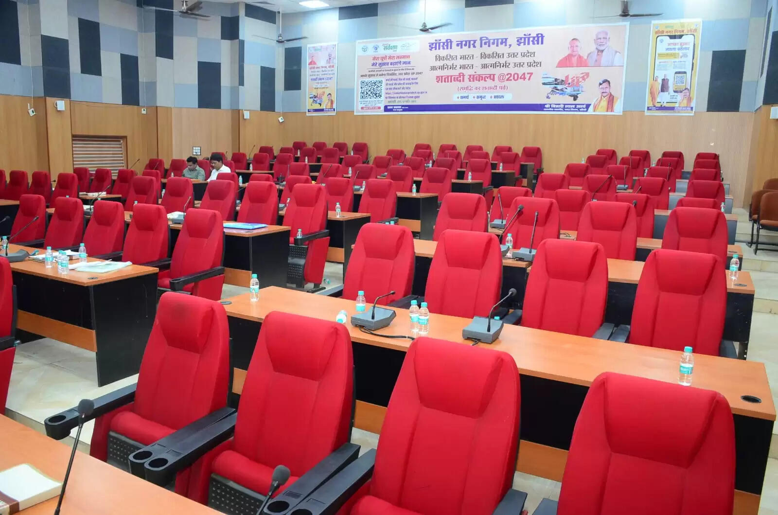 सदन की बैठक में समय पर नहीं पहुंचे अधिकारी, भड़के पार्षदों ने किया बहिष्कार