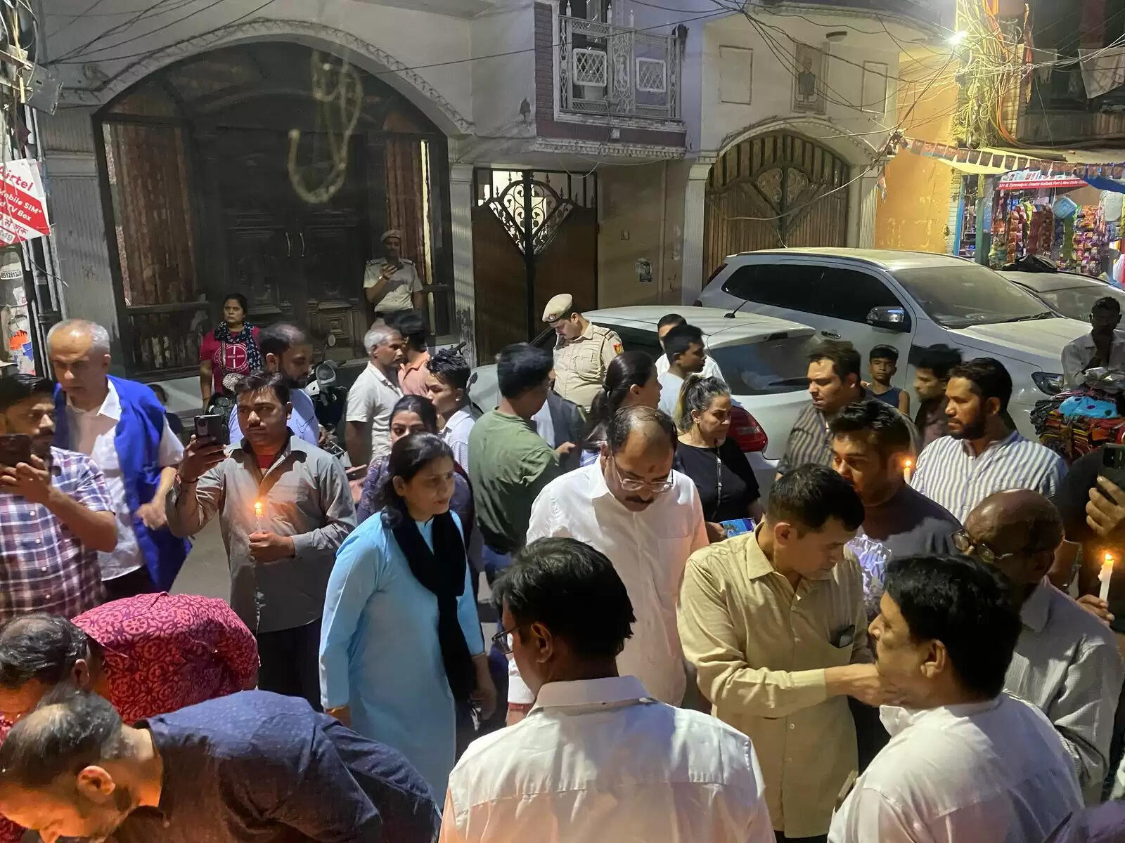 पहलगाम हमले के खिलाफ एकजुटता दिखाने के लिए सभी विधानसभा क्षेत्र में आआपा ने निकाला कैंडल मार्च