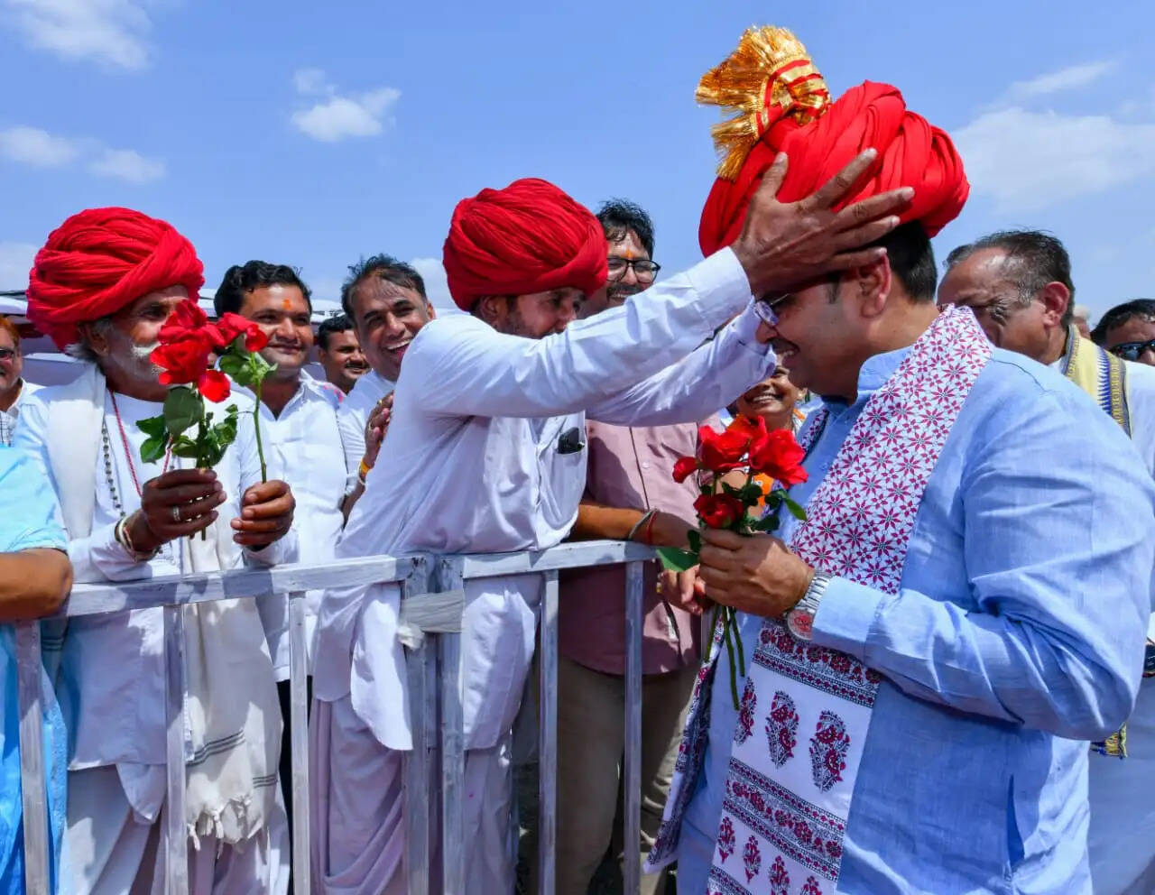 मुख्यमंत्री ने पाली के ग्रामीण सेवा शिविर में पात्र जरूरतमंदों को वितरित किए पट्टे
