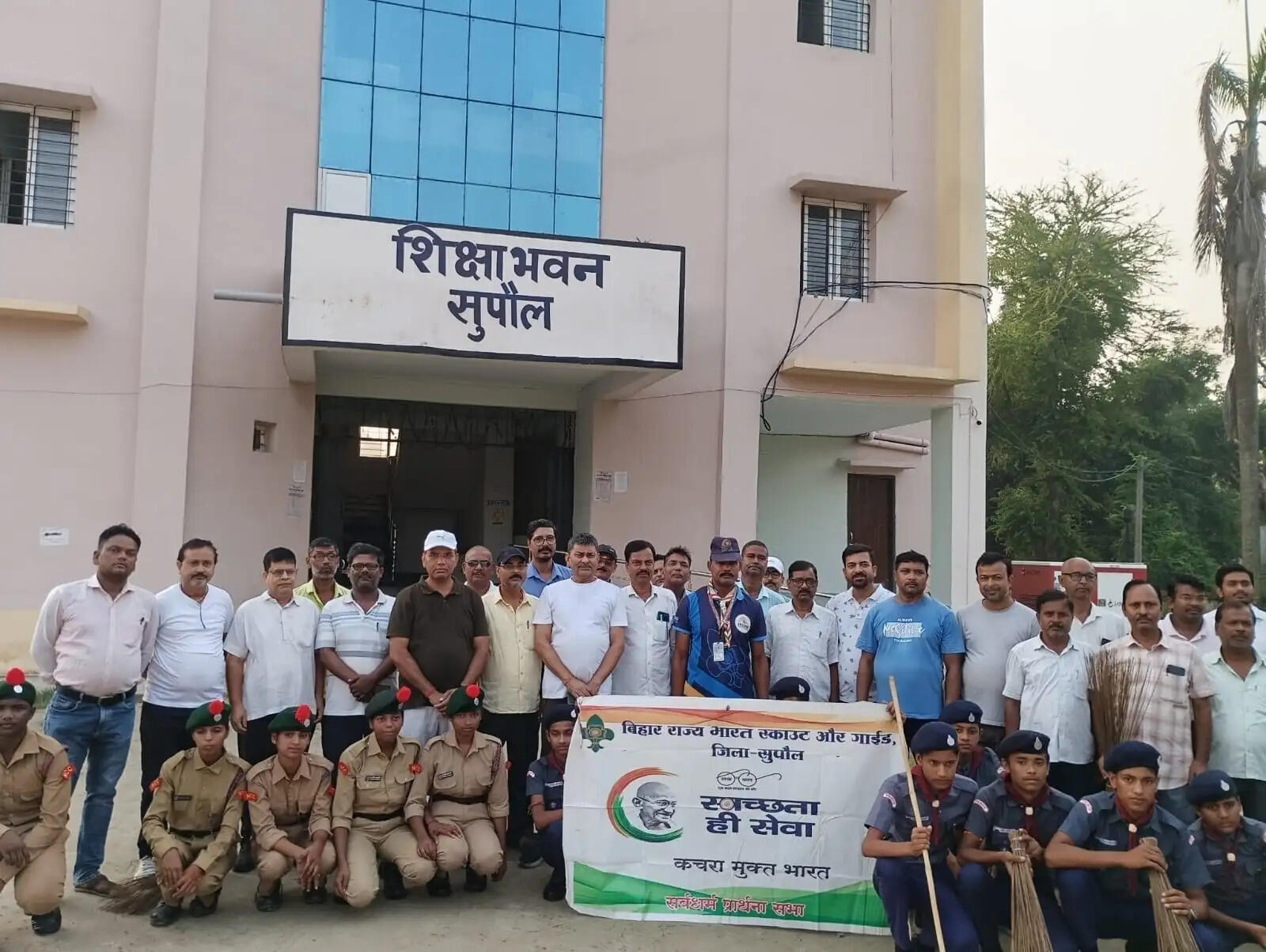 आसपास की स्वच्छता हमारी सामूहिक जिम्मेदारी : डीईओ