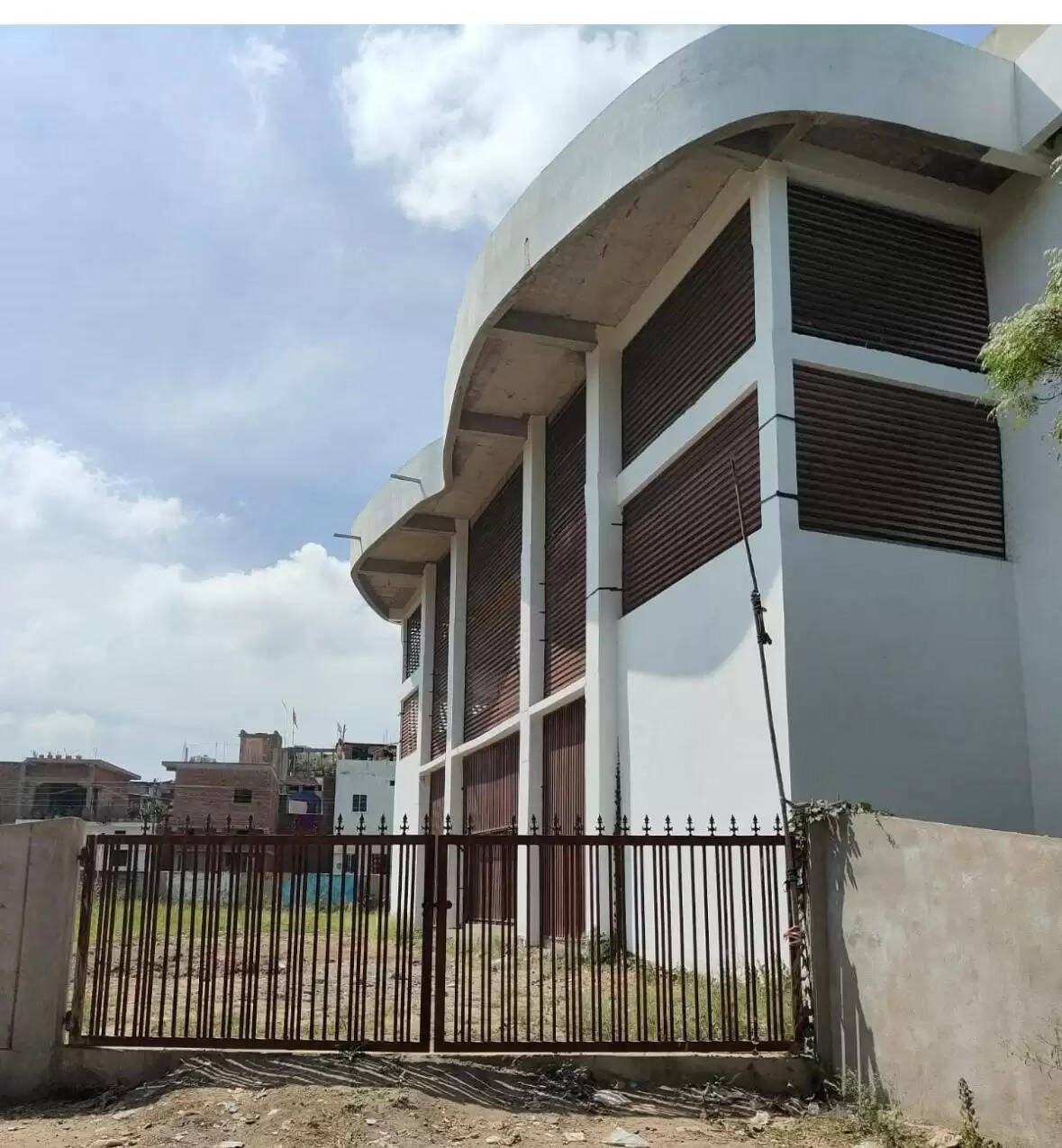 धमतरी : पांच सौ सीटर आडिटोरियम से कलाकारों को मिलेगा मंच, निर्माण कार्य अब भी जारी