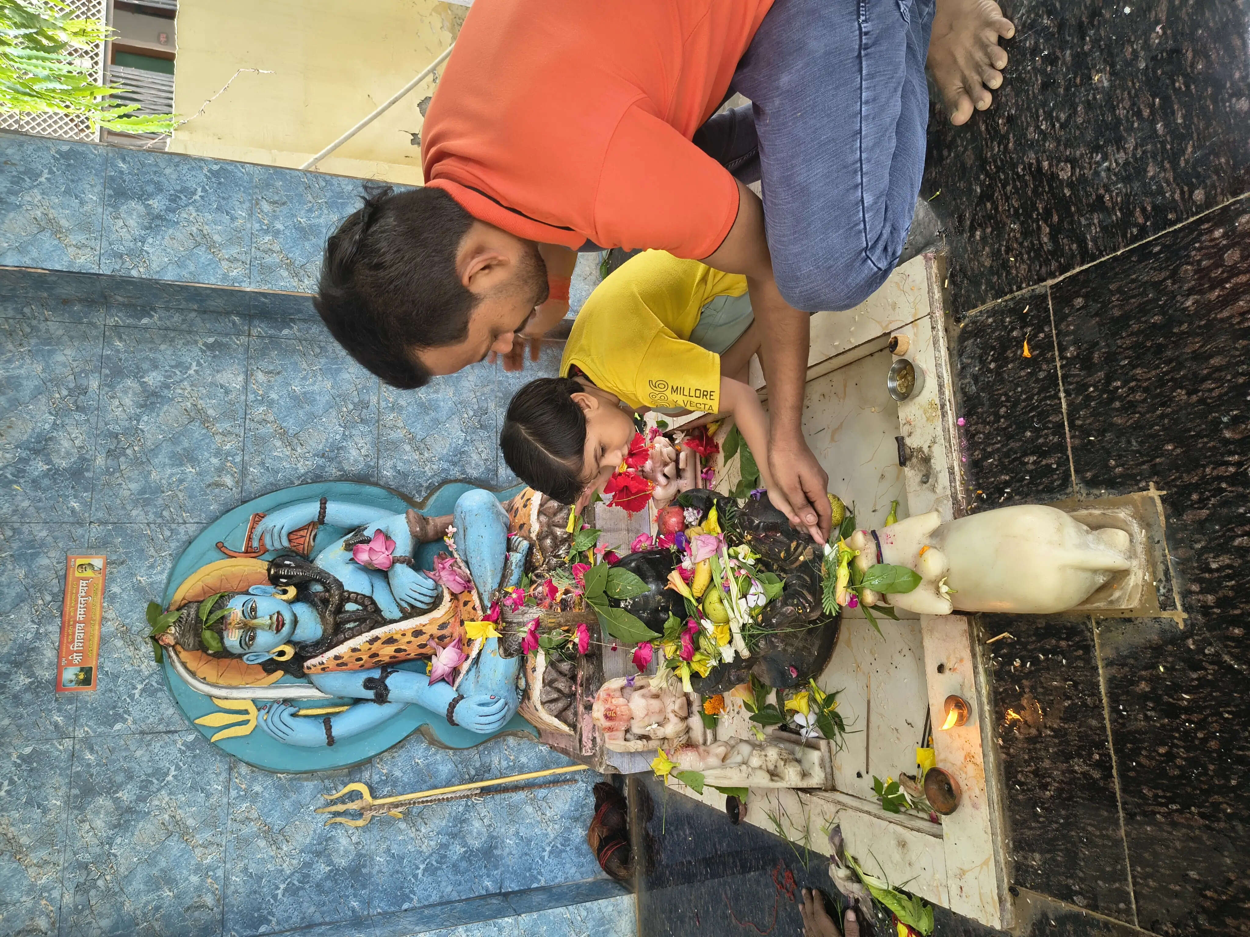 शिवभक्तों ने सावन के पहले सोमवार को भक्तिभाव से की भोलेनाथ की आराधना, हर-हर बम बम से गूंजे शिवालय