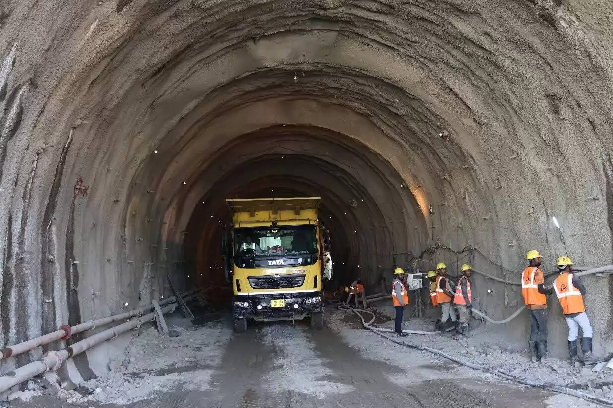 इंदौर-बुधनी रेल लाइन से बदलेगा मध्य प्रदेश का रेल नक्शा, आरवीएनएल ने पहाड़ चीरकर रचा इतिहास