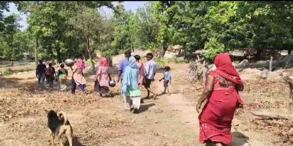कोरबा : पहाड़ की चोटी पर बसा आमापानी, जहां आज भी पानी, सड़क और बिजली के लिए संघर्ष कर रहे ग्रामीण