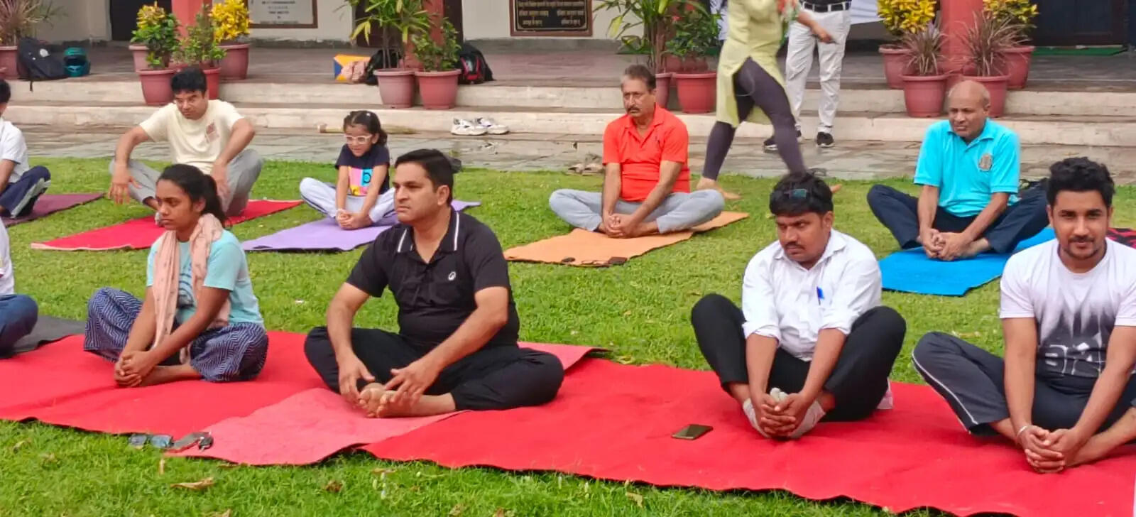 एनएमओ के योग शिविर में बारिश भी नहीं तोड़ सकी उत्साह, 'योग से निरोग' का दिया संदेश
