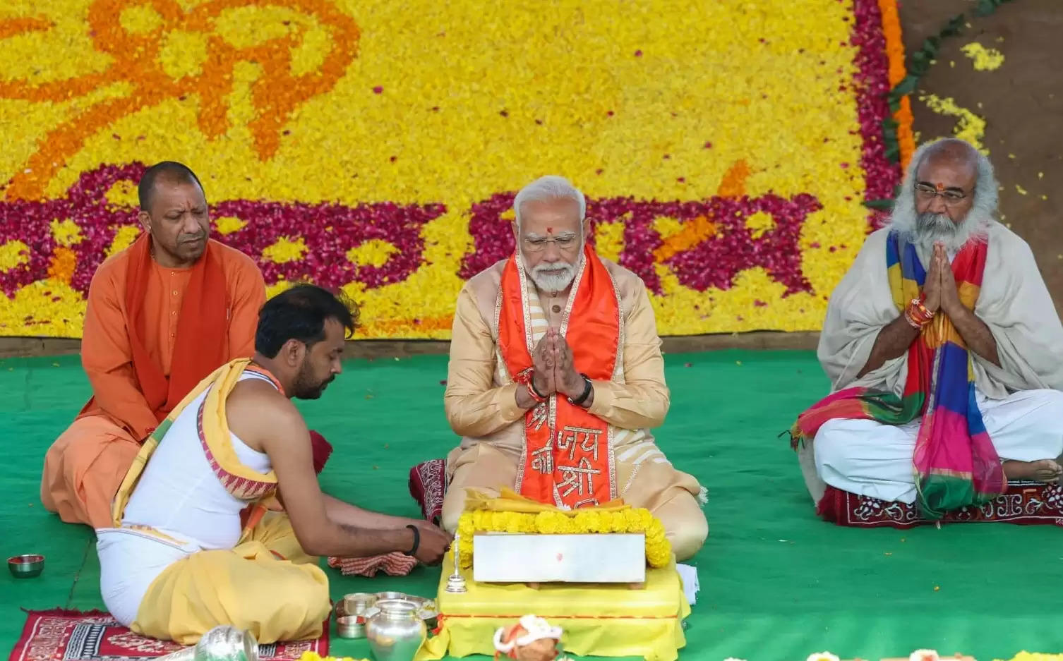 ईश्वर ने मुझे राष्ट्र रूपी मंदिर के निर्माण का जिम्मा सौंपा है : मोदी