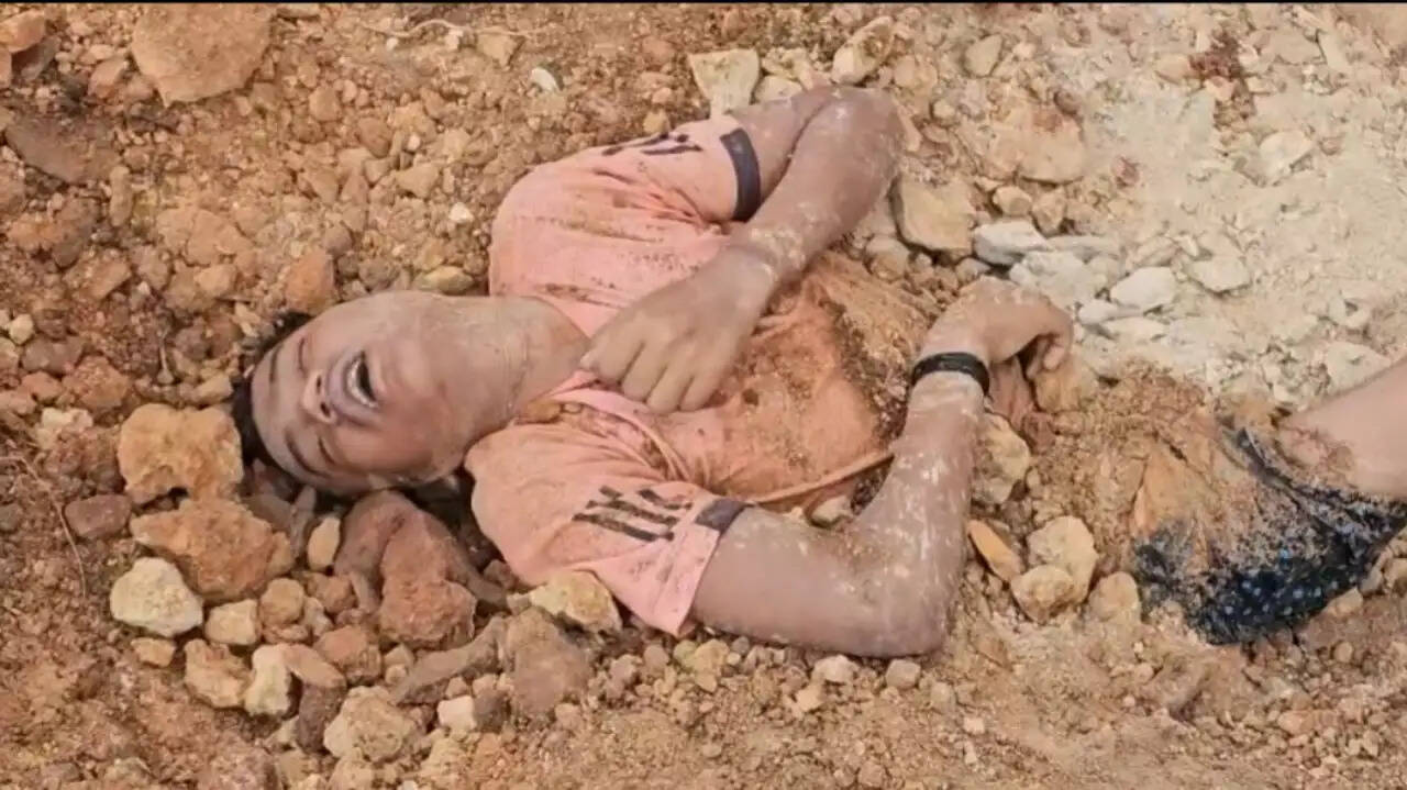 सूरजपुर : अवैध खनन के दौरान बड़ा हादसा, भारी पत्थर गिरने से दो युवकों की मौत