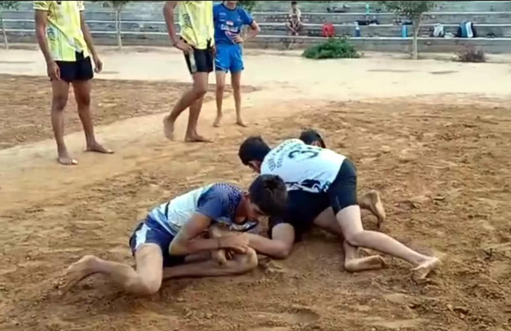 हिसार : नशे पर रोक व खेलों को बढ़ावा देने के लिए पुलिस ने करवाई कबड्डी प्रतियोगिता