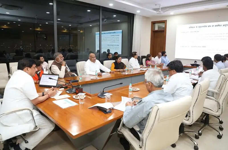 भोपाल-इंदौर मेट्रोपॉलिटन एरिया से जुड़ी सभी कार्यवाही समय-सीमा में हो पूरी : मुख्यमंत्री डॉ. यादव