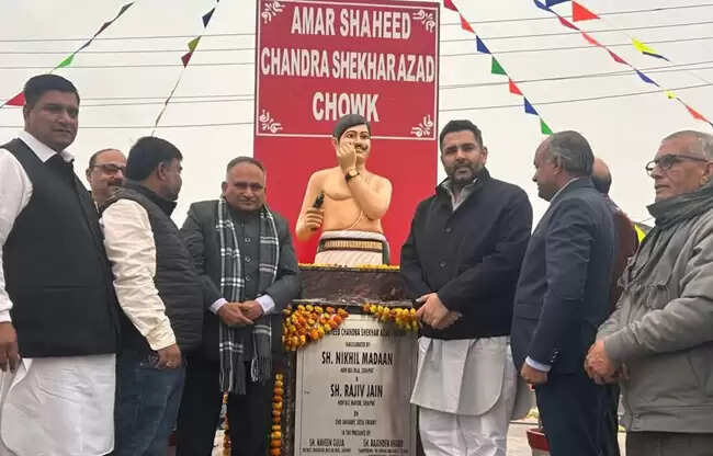 सोनीपत में विधयक व मेयर ने चंद्रशेखर आज़ाद चौक लोकार्पित किया