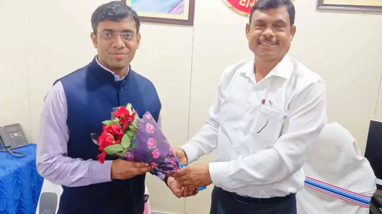 रामगढ़ डीडीसी के पद पर आशीष अग्रवाल ने पदभार ग्रहण किया