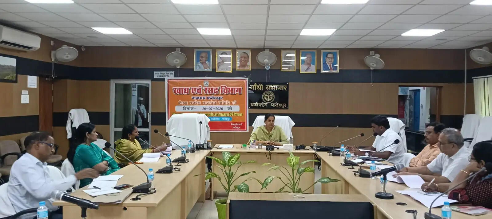 राशन घटतौली की शिकायताें की कड़ाई से कराई जाए जांच : जिलाधिकारी