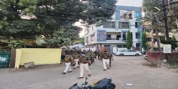 मप्र विस चुनाव : थाना टीटी नगर पुलिस ने संवेदनशील इलाकों में किया फ्लैग मार्च