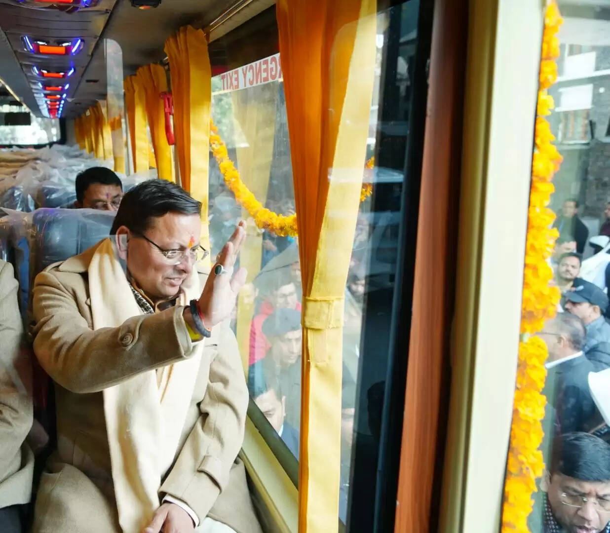 उत्तराखंड परिवहन निगम के बेड़े में शामिल हुई एक सौ नई बसें, मुख्यमंत्री ने किया फ्लैग ऑफ