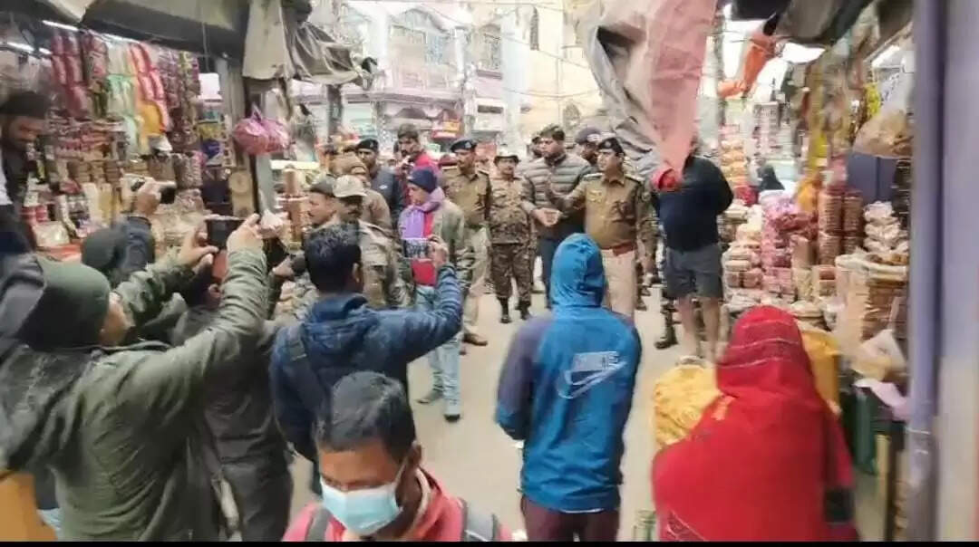 अतिक्रमण पर प्रशासन की सख्ती, लोहिया पुल से ततारपुर तक चला अभियान