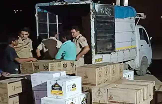 सोनीपत में 6.5 लाख की अवैध शराब बरामद, दो गिरफ्तार, चालक फरार