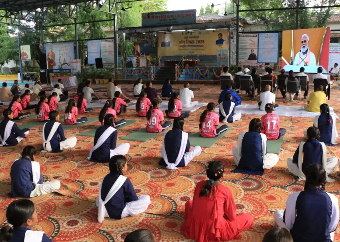 शारीरिक मानसिक एवं आध्यात्मिक रूप से सशक्त बनाता है योग; सुश्री निर्मला भूरिया