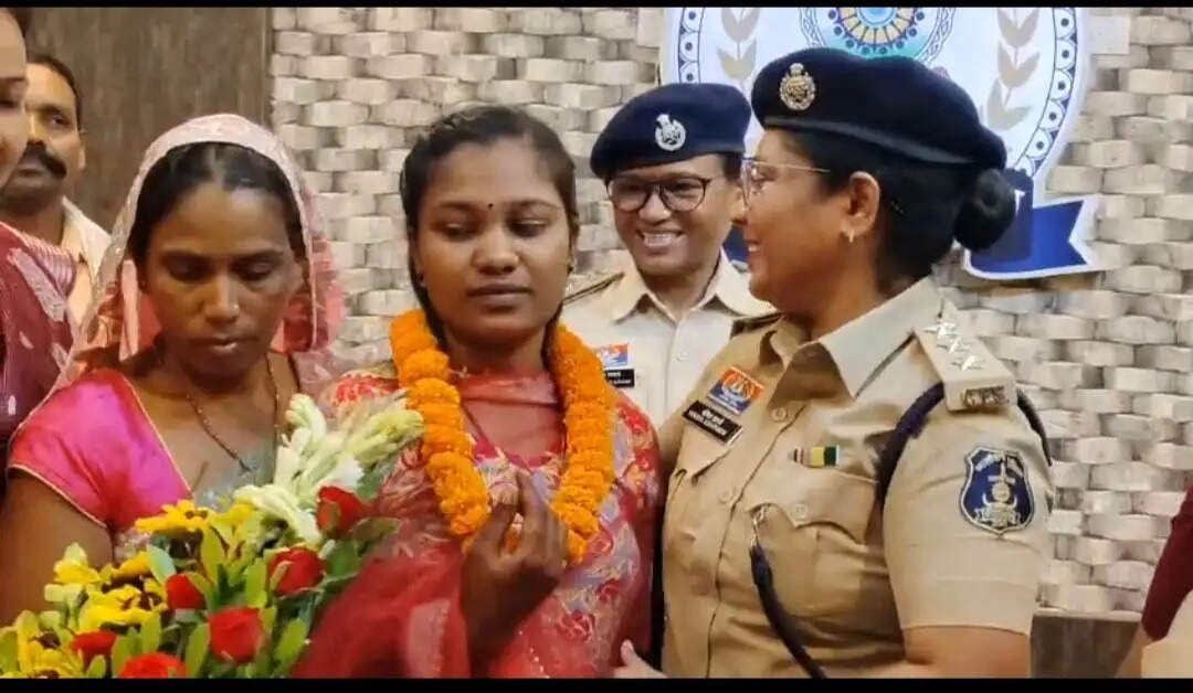 सिंदूर से पहले टूटी शादी, शराबी दूल्हे को लौटाने वाली बेटी अब बनी पुलिस की काउंसलर
