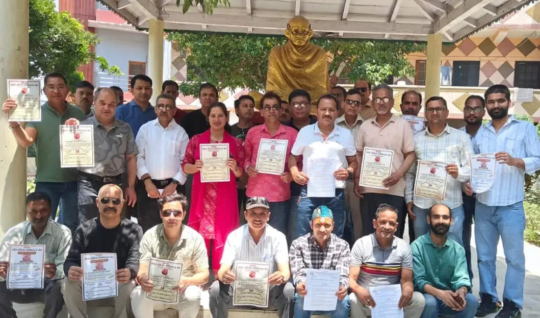 अल्मोड़ा में दवा व्यवसायियों की एक दिवसीय हड़ताल