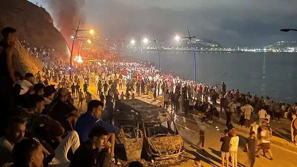 स्पेन के स्यूटा में प्रवासी संकट : 48,000 से अधिक लोग मोरक्को लौटे, ट्रंप ने सरकार को घेरा
