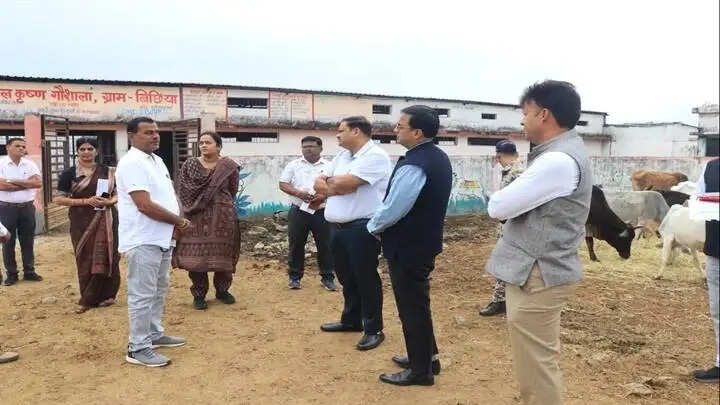 गौ संवर्धन के क्षेत्र में ग्राम बिछिया की गौशाला के प्रयास सराहनीय : संभागायुक्त शर्मा