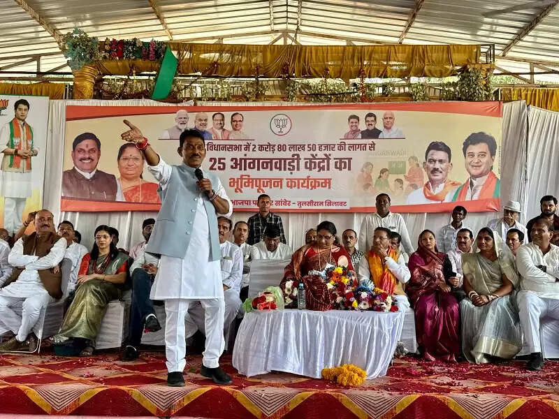 इंदौरः मंत्री सिलावट और निर्मला भूरिया ने लगभग 3 करोड़ रुपये लागत की 25 आँगनवाड़ियों की दी सौगात