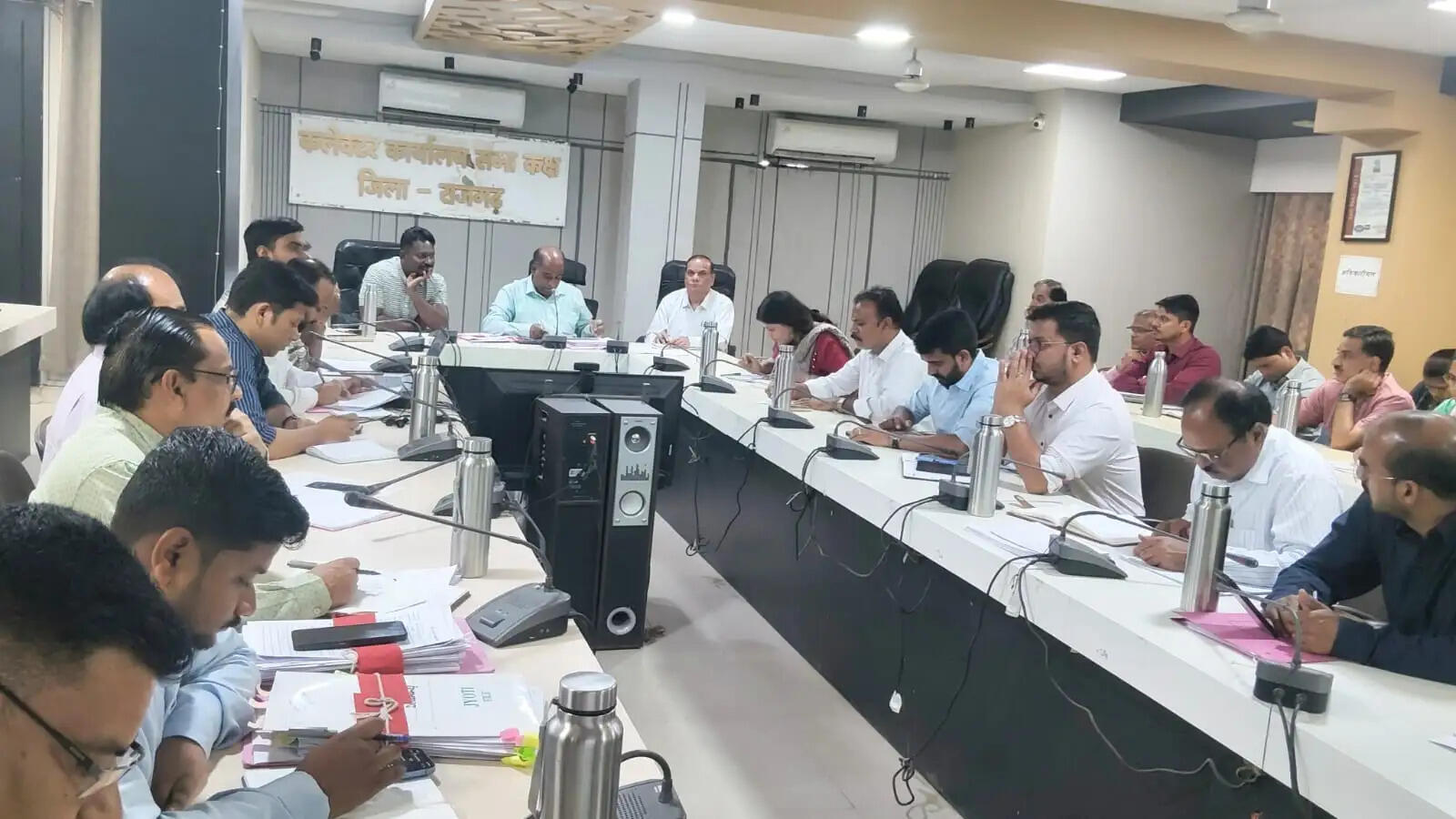 राजगढ़ः सीएम हेल्पलाइन में लापरवाही पर चार अधिकारियों पर 2-2 हजार रुपए जुर्माना