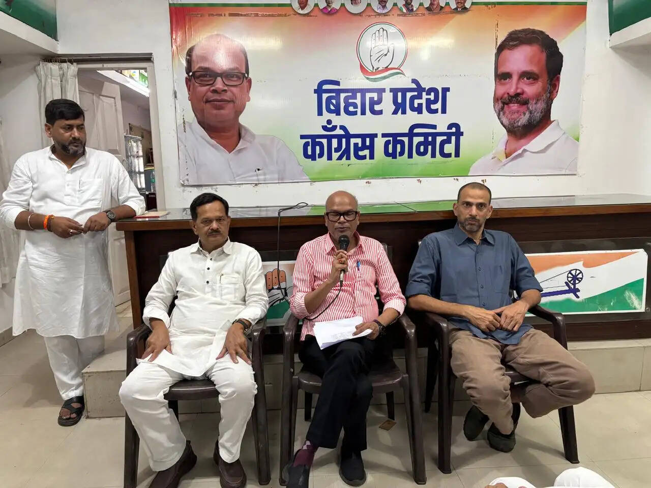 छह प्रमंडलों के कांग्रेस जिलाध्यक्षों एवं जिला प्रभारियों की हुई समीक्षा बैठक