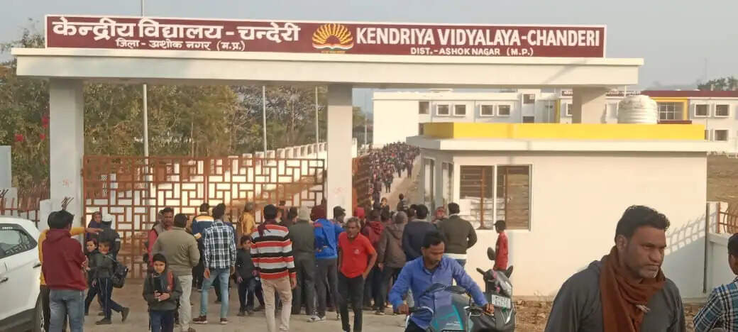 केंद्रीय विद्यालय चंदेरी में छात्र को मानसिक प्रताड़ना देने का आरोप, बाल अधिकार आयोग ने मांगी जांच रिपोर्ट