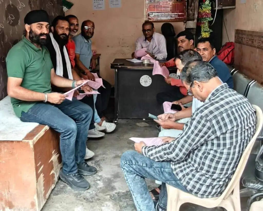 ट्रक महासंघ ने टाली प्रस्तावित हड़ताल, वार्ता के बाद होगी अगली रणनीति