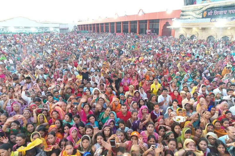 मप्रः कुबेरेश्वरधाम पर उमड़ा भक्ति का महासागर, 4 लाख से अधिक श्रद्धालुओं ने किया शिव महापुराण का श्रवण