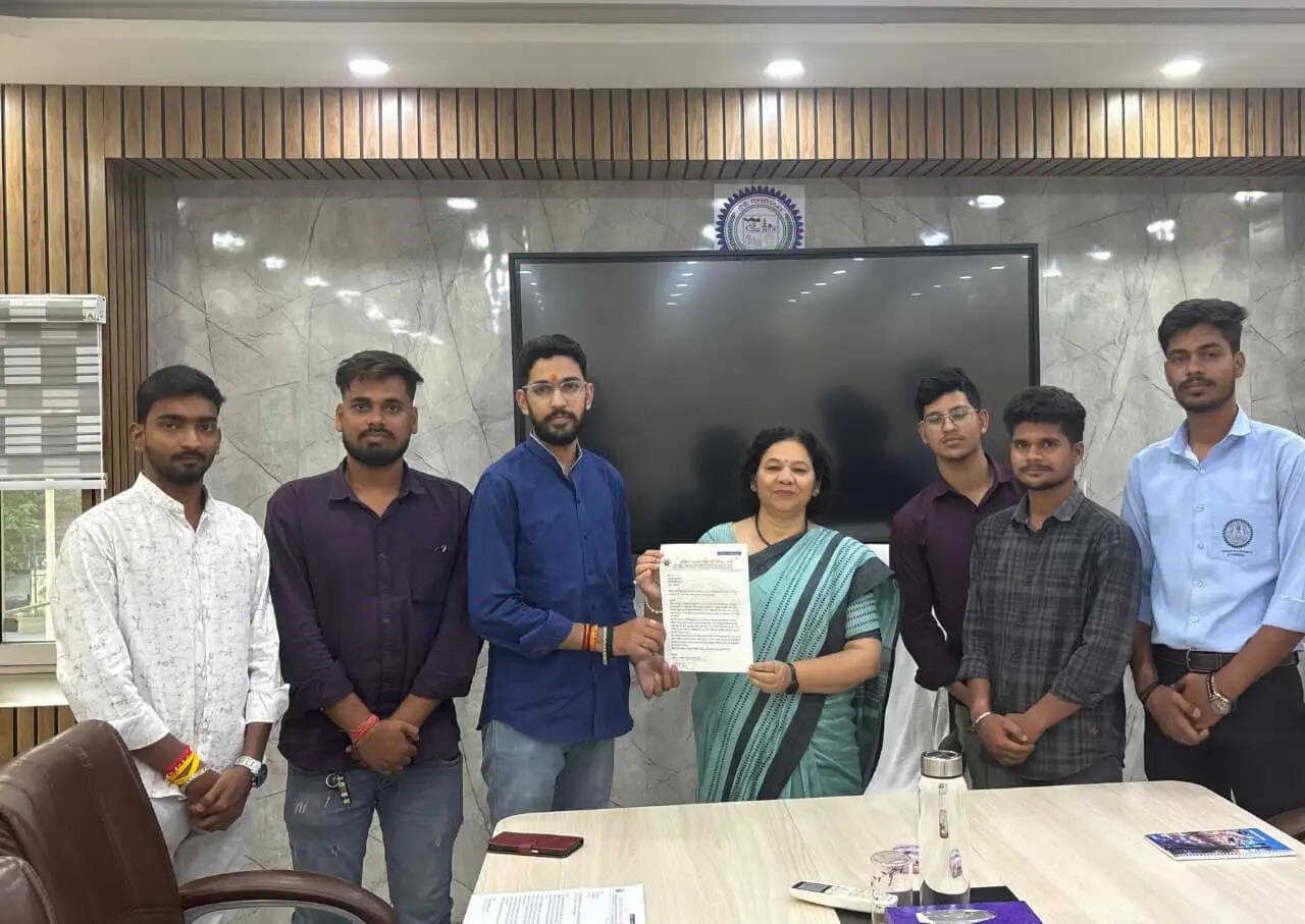 अभाविप ने रांची विवि कुलपति से की मुलाकात, स्नातक और सेल्फ फाइनेंस नामांकन एक साथ कराने की मांग