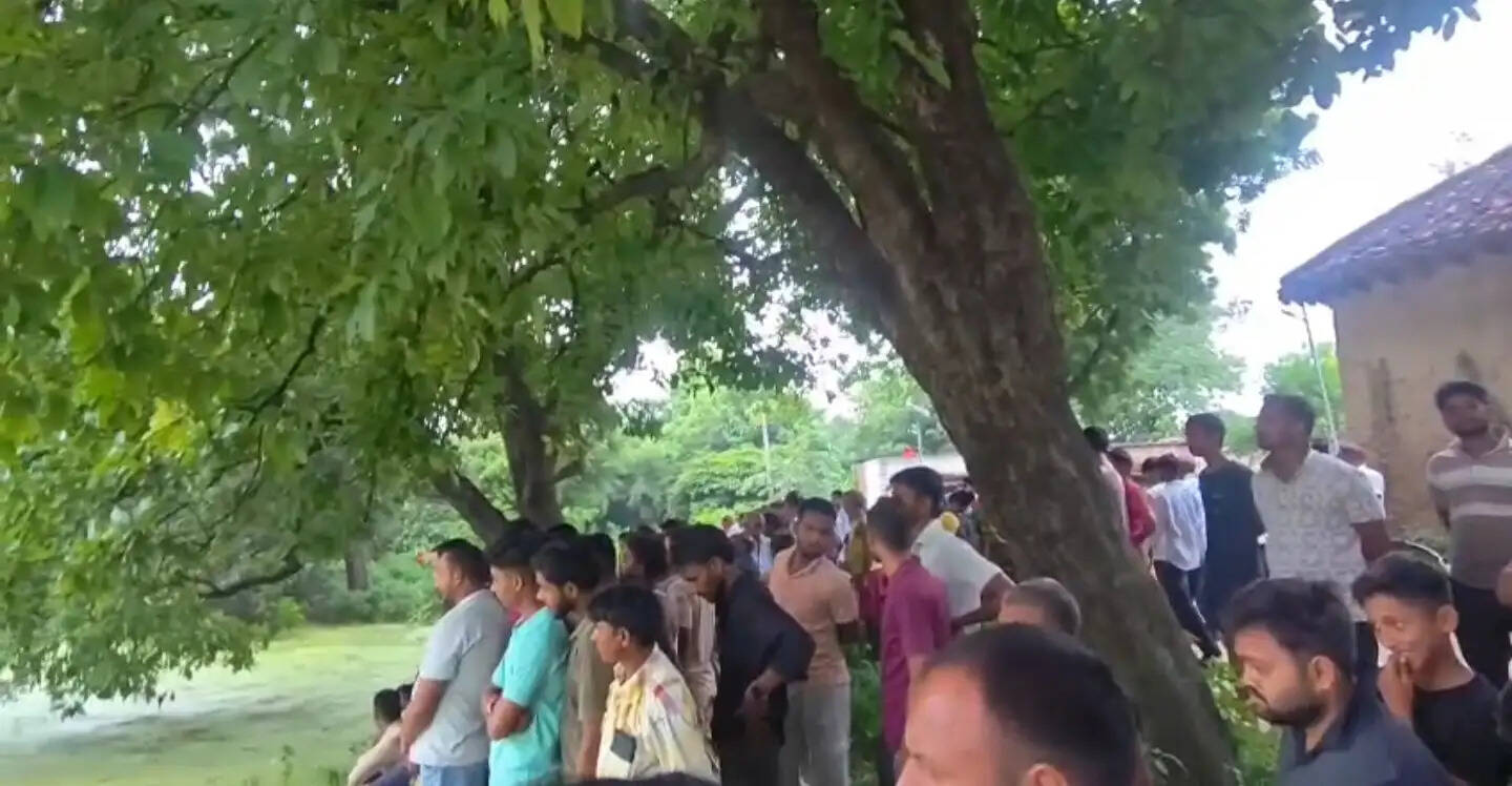 युवक ने तालाब में कूदकर की आत्महत्या