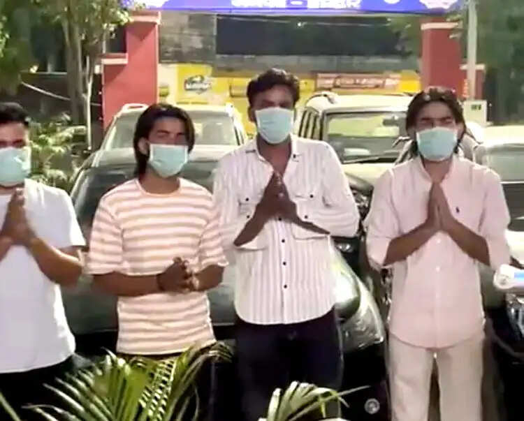सोशल मीडिया पर वायरल वीडियो का संज्ञान, पुलिस ने पांच कारें कीं सीज